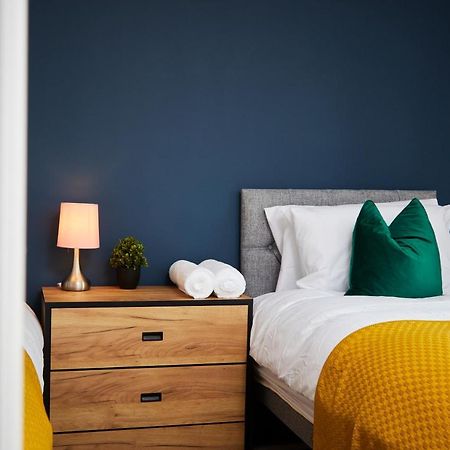 맨체스터 Fabulous 5 Bed House W Parking 빌라 외부 사진